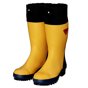AB071はフードで外部からの土・泥・雪の浸入を防ぐ安全長靴